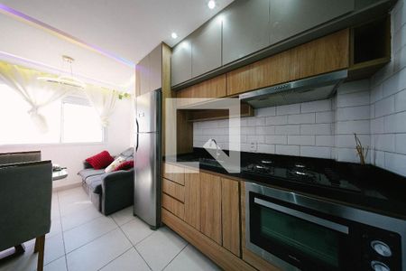 Sala/Cozinha e Área de Serviço de apartamento para alugar com 2 quartos, 34m² em Vila Ré, São Paulo