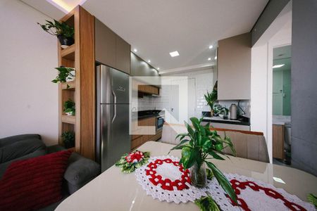 Sala/Cozinha e Área de Serviço de apartamento para alugar com 2 quartos, 34m² em Vila Ré, São Paulo