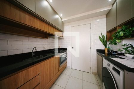 Sala/Cozinha e Área de Serviço de apartamento para alugar com 2 quartos, 34m² em Vila Ré, São Paulo