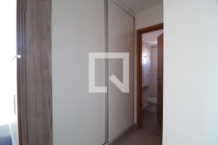 Quarto de apartamento para alugar com 1 quarto, 57m² em Saraiva, Uberlândia