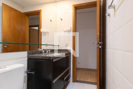Banheiro Corredor de apartamento para alugar com 3 quartos, 103m² em Campina do Siqueira, Curitiba