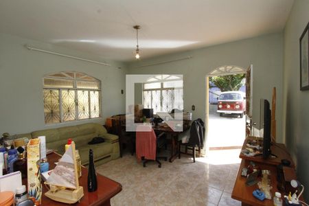 Sala de casa à venda com 7 quartos, 700m² em Madre Gertrudes, Belo Horizonte