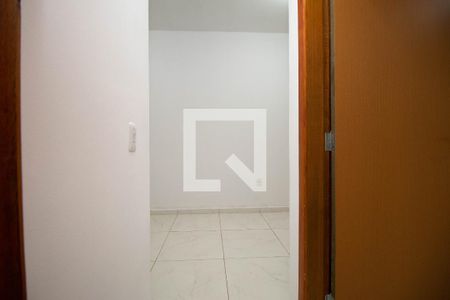 Corredor de kitnet/studio para alugar com 1 quarto, 35m² em Riacho Fundo, Brasília
