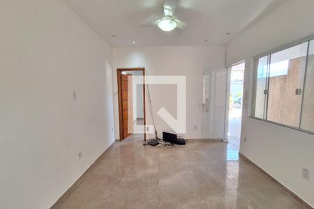 Sala de casa para alugar com 1 quarto, 72m² em Saracuruna, Duque de Caxias