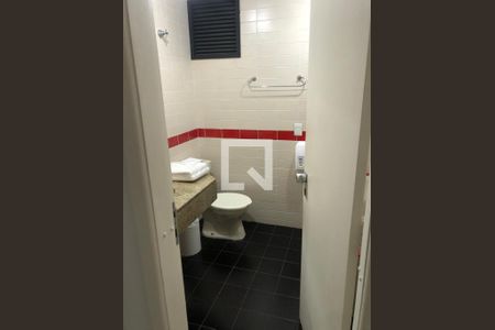 Banheiro de kitnet/studio à venda com 1 quarto, 61m² em Centro, Curitiba