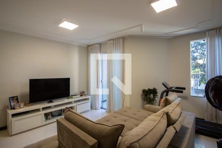 Sala de casa à venda com 3 quartos, 180m² em São João Batista, Belo Horizonte