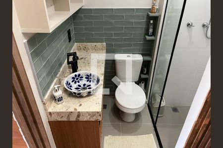 Banheiro de kitnet/studio para alugar com 1 quarto, 24m² em Perdizes, São Paulo