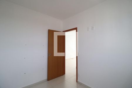 Quarto 1 de apartamento para alugar com 2 quartos, 47m² em Jardim Holanda, Uberlândia