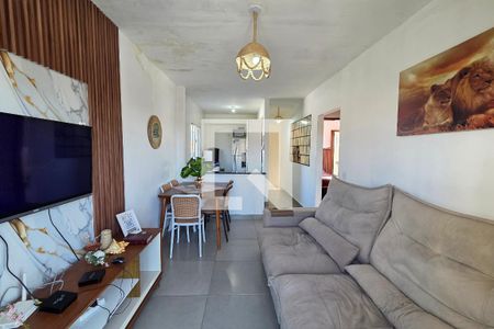 Sala de casa de condomínio para alugar com 2 quartos, 70m² em Maracanã, Praia Grande