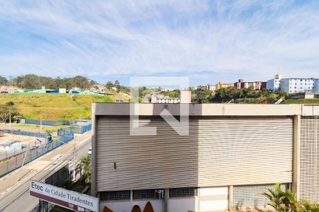 Vista da Sala de apartamento para alugar com 2 quartos, 52m² em Conjunto Habitacional Santa Etelvina Ii, São Paulo