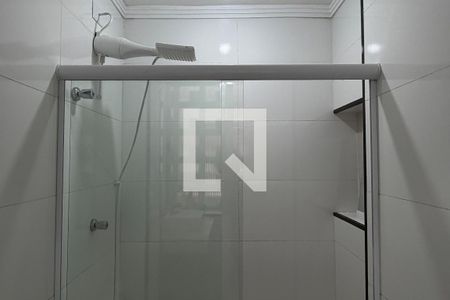 Banheiro de kitnet/studio para alugar com 1 quarto, 35m² em Embaré, Santos