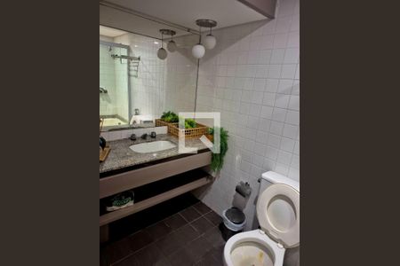 Banheiro de apartamento para alugar com 1 quarto, 37m² em Vitória, Salvador