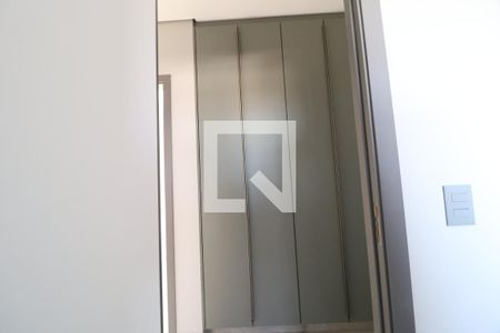 Corredor de apartamento para alugar com 3 quartos, 95m² em Osvaldo Rezende, Uberlândia