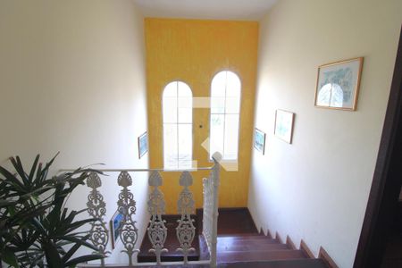 Escada de casa para alugar com 4 quartos, 409m² em Vila Campo Grande, São Paulo