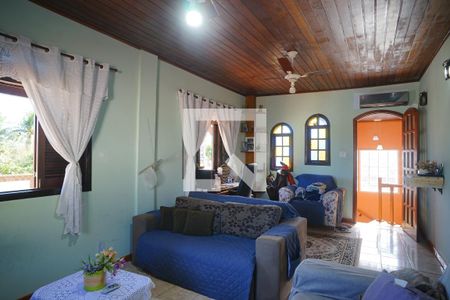 Sala de TV de casa para alugar com 4 quartos, 900m² em Inoã, Maricá