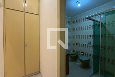 Banheiro de apartamento para alugar com 1 quarto, 68m² em José Menino, Santos