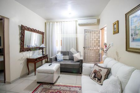 Sala de casa à venda com 2 quartos, 215m² em Penha Circular, Rio de Janeiro