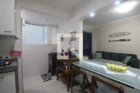 Cozinha de apartamento para alugar com 2 quartos, 60m² em Jardim Las Palmas, Guarujá