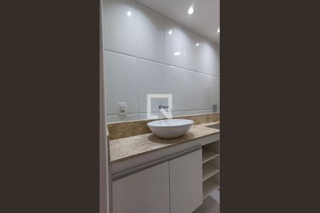 Banheiro de apartamento à venda com 2 quartos, 56m² em Barreto, Niterói