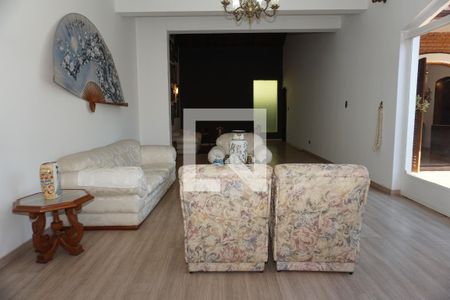 Sala de casa para alugar com 5 quartos, 1478m² em Chácaras Bosque do Embu, Embu das Artes