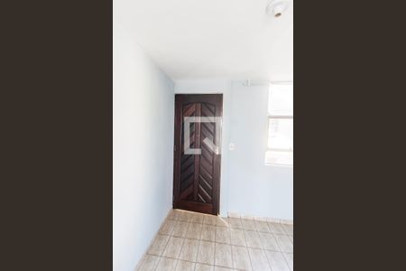 Entrada de casa para alugar com 2 quartos, 50m² em Conjunto Habitacional Presidente Castelo Branco, Carapicuíba