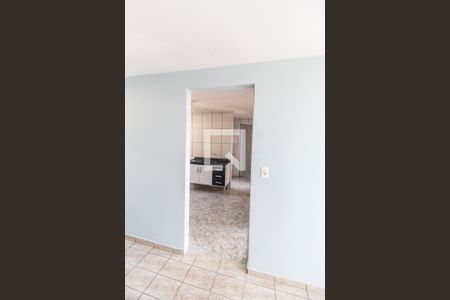 Corredor de casa para alugar com 2 quartos, 50m² em Conjunto Habitacional Presidente Castelo Branco, Carapicuíba
