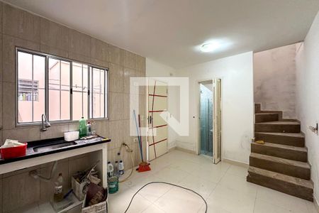 Cozinha de casa de condomínio para alugar com 1 quarto, 35m² em Sacoma, São Paulo