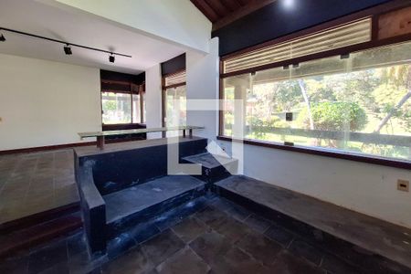 Sala 1 de casa de condomínio à venda com 4 quartos, 550m² em Maria Paula, Niterói