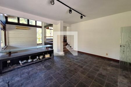 Sala 1 de casa de condomínio à venda com 4 quartos, 550m² em Maria Paula, Niterói