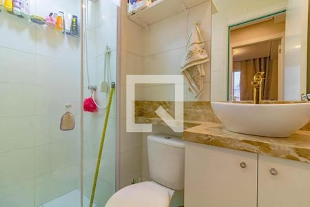 Banheiro de apartamento à venda com 2 quartos, 32m² em Jardim Itacolomi, São Paulo
