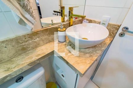 Banheiro de apartamento à venda com 2 quartos, 32m² em Jardim Itacolomi, São Paulo