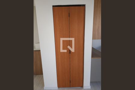 Corredor de casa de condomínio para alugar com 2 quartos, 50m² em Jardim dos Pereiras (Caucaia do Alto), Cotia
