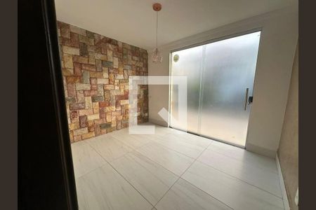 Sala de casa para alugar com 2 quartos, 250m² em Planalto, Belo Horizonte