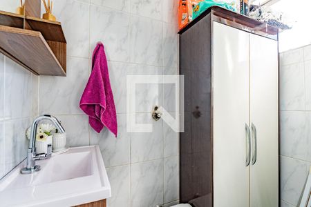 Banheiro de serviço de apartamento para alugar com 2 quartos, 62m² em Vila Moinho Velho, São Paulo