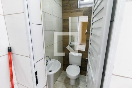 Banheiro de casa para alugar com 2 quartos, 45m² em Jardim Monte Alegre, Taboão da Serra