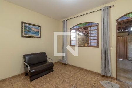 Sala de casa à venda com 3 quartos, 360m² em Jaqueline, Belo Horizonte