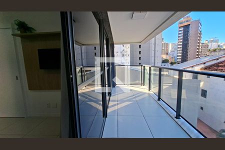 Sala e varanda  de apartamento para alugar com 1 quarto, 38m² em Barra, Salvador