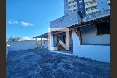 fachada e varanda  de casa para alugar com 3 quartos, 312m² em Boca do Rio, Salvador