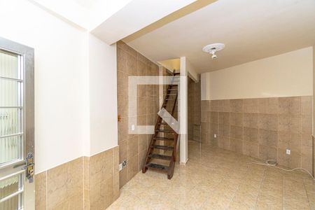Sala de casa para alugar com 2 quartos, 70m² em Penha Circular, Rio de Janeiro
