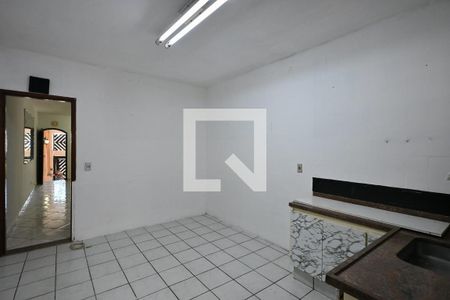 Cozinha de casa para alugar com 2 quartos, 80m² em Jardim Paris, São Paulo