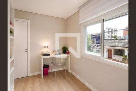 Quarto de apartamento para alugar com 2 quartos, 74m² em Jardim Itu, Porto Alegre