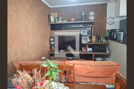 Sala de casa à venda com 4 quartos, 220m² em Vila Carmosina, São Paulo