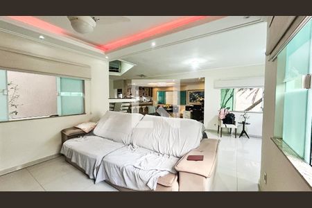 Casa para alugar com 5 quartos, 425m² em Extensão do Bosque, Rio das Ostras