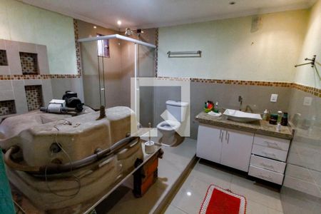Banheiro da Suíte de casa à venda com 3 quartos, 506m² em Parque das Cigarreiras, Taboão da Serra