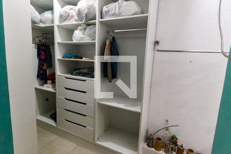 Closet da suíte de casa à venda com 3 quartos, 506m² em Parque das Cigarreiras, Taboão da Serra