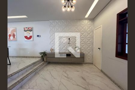 Sala de casa à venda com 3 quartos, 180m² em Castelo, Belo Horizonte