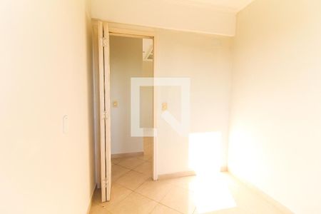 Quarto 1 de apartamento para alugar com 2 quartos, 55m² em Vila Carmosina, São Paulo