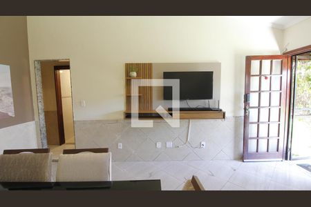 Sala de casa de condomínio para alugar com 2 quartos, 66m² em Ogiva, Cabo Frio
