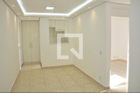 Detalhe - Sala e Sala de Jantar com Varanda de apartamento para alugar com 2 quartos, 52m² em Conjunto Residencial Vista Verde, São Paulo
