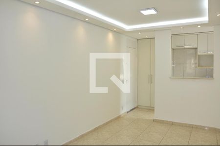 Detalhe - Sala e Sala de Jantar com Varanda de apartamento para alugar com 2 quartos, 52m² em Conjunto Residencial Vista Verde, São Paulo